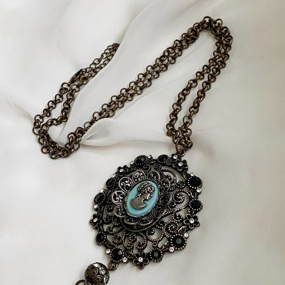 VTG Pastel Blue Cameo Medallion Necklace - Picture 7 of 10